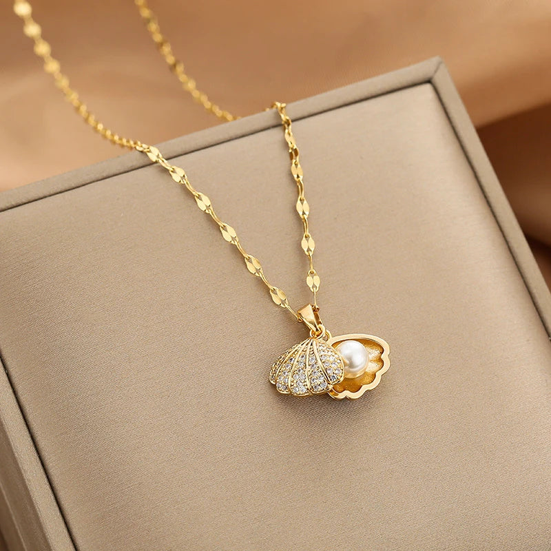Shell Rhinestone Necklace