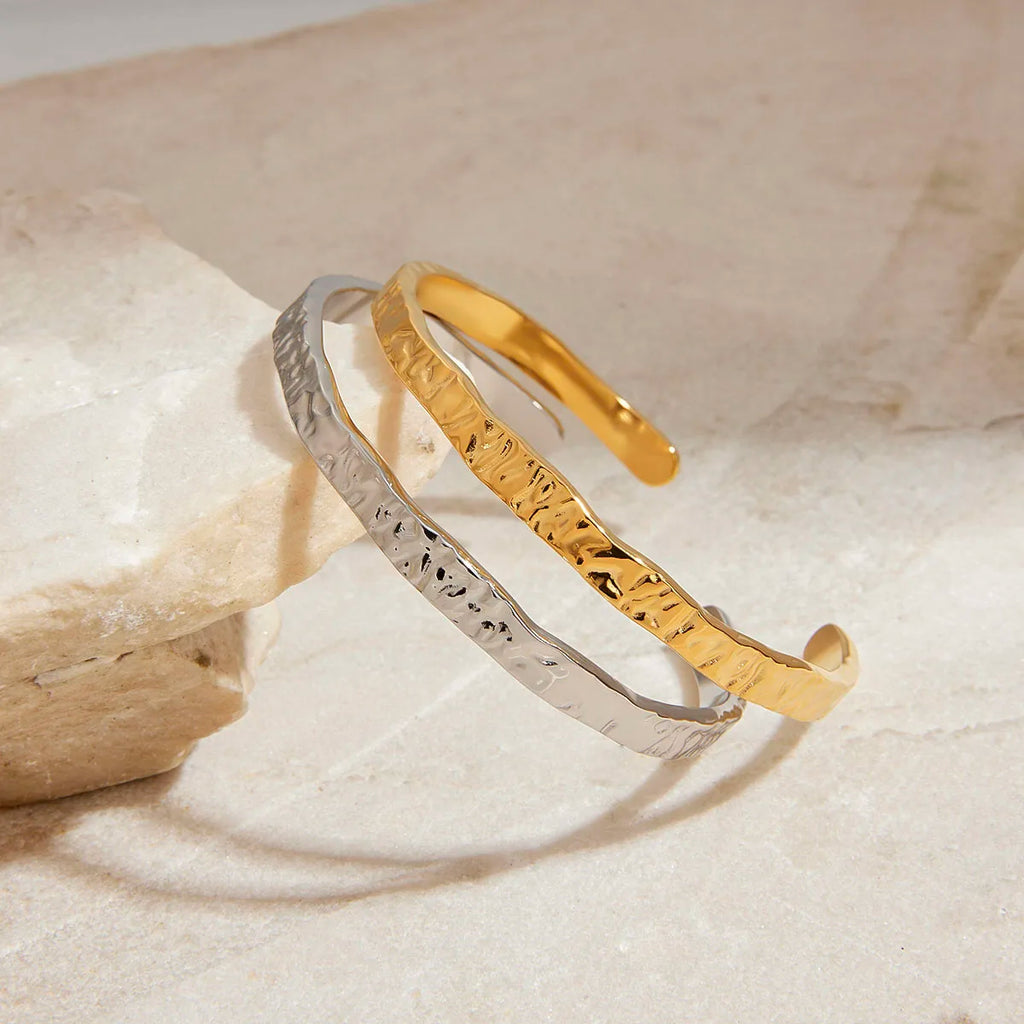 Wavy Bangle